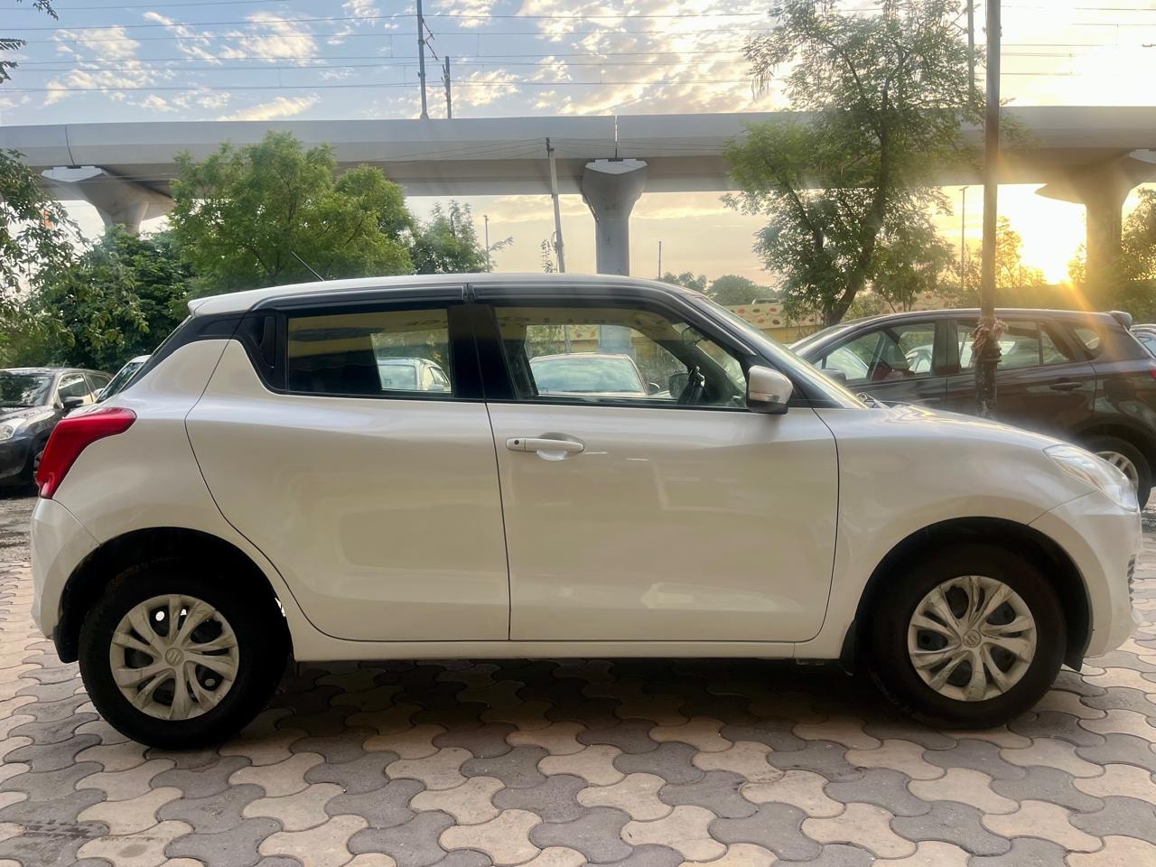 View 2019 Maruti Suzuki Swift VXI AGS BS IV Image 8 Used 2019 Maruti Suzuki Swift VXI AGS BS IV Image 8