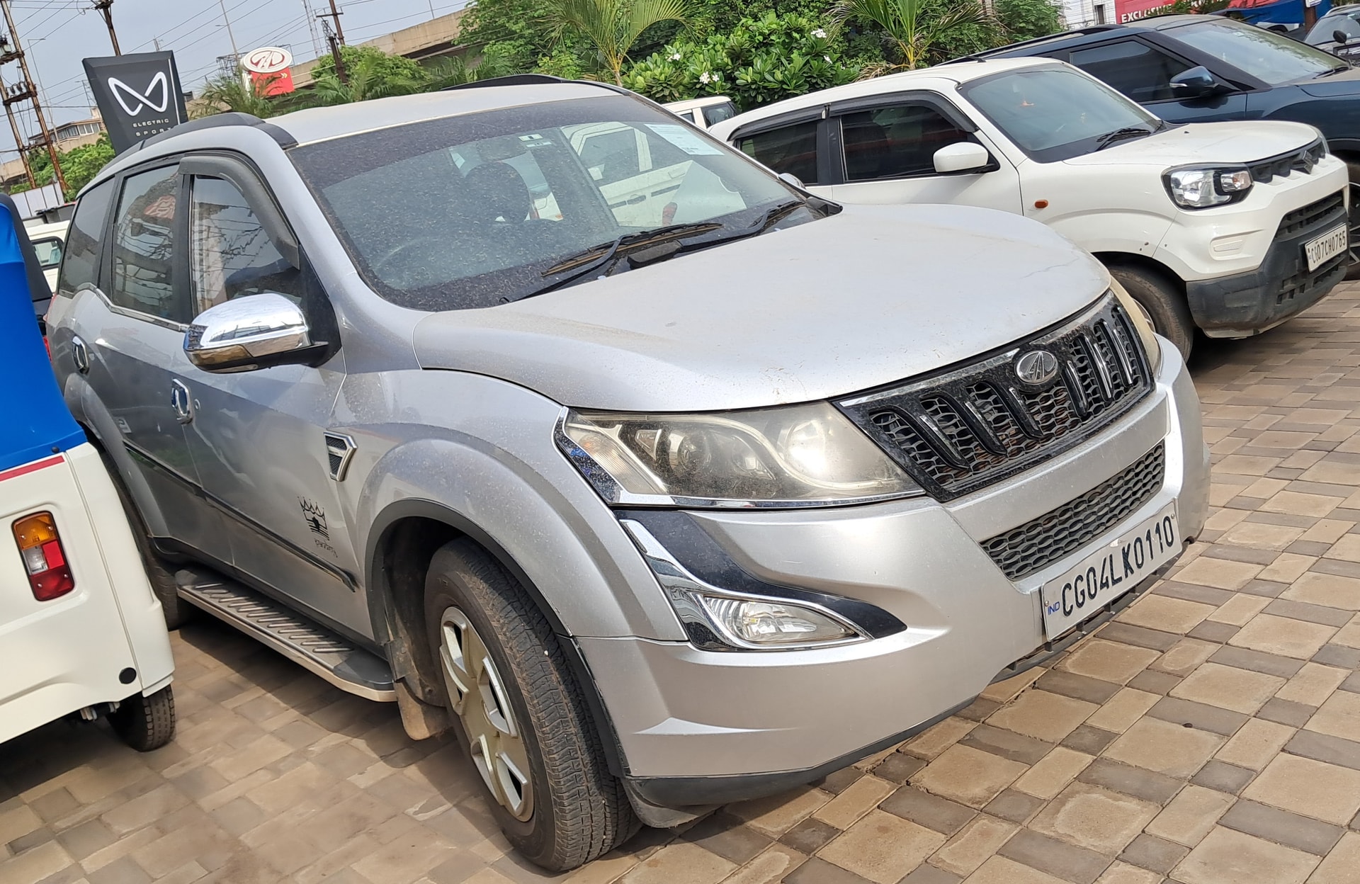 View 2016 Mahindra XUV500 W6 AT Image 5 Used 2016 Mahindra XUV500 W6 AT Image 5