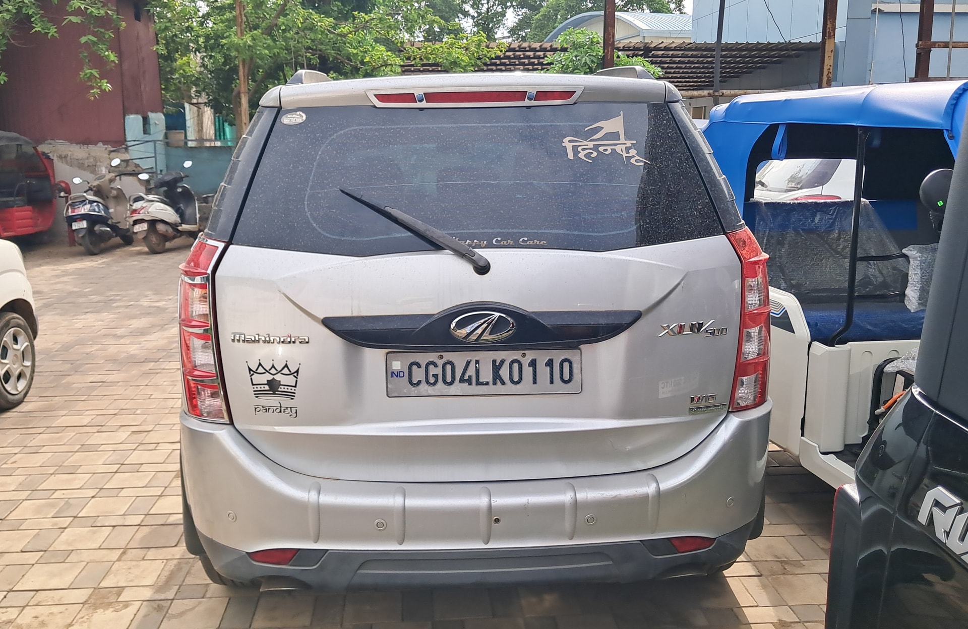 View 2016 Mahindra XUV500 W6 AT Image 3 Used 2016 Mahindra XUV500 W6 AT Image 3