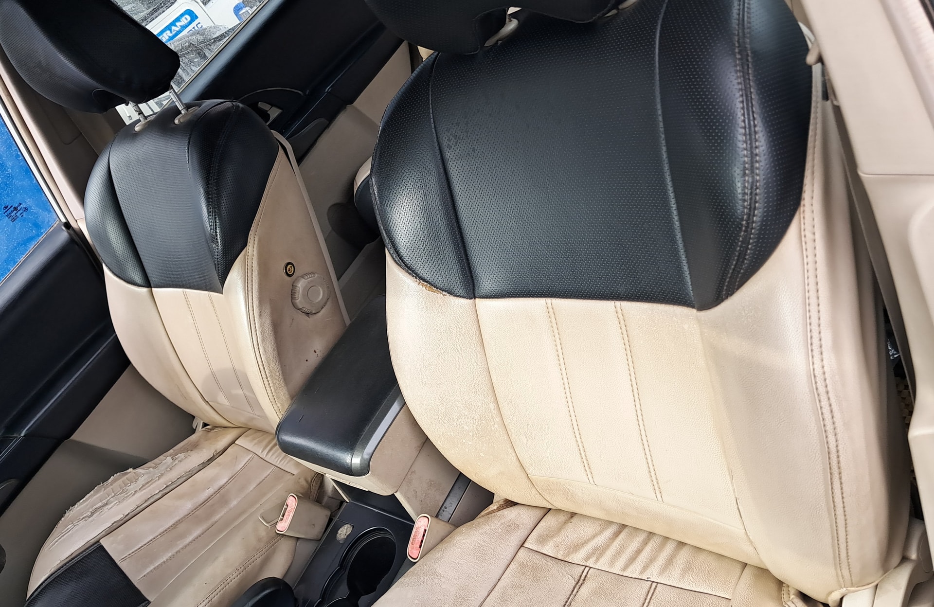 View 2016 Mahindra XUV500 W6 AT Image 9 Used 2016 Mahindra XUV500 W6 AT Image 9