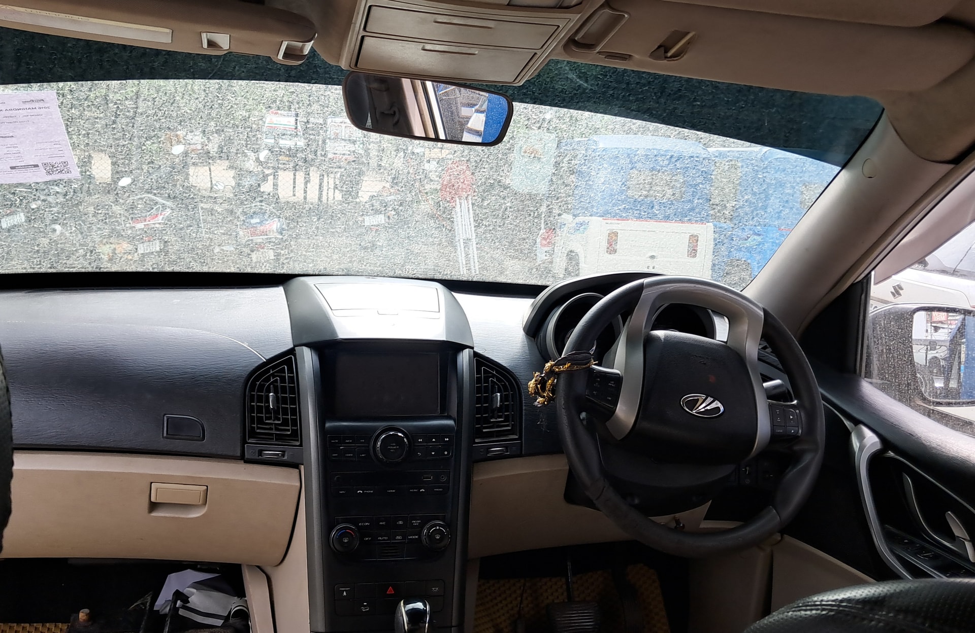 View 2016 Mahindra XUV500 W6 AT Image 7 Used 2016 Mahindra XUV500 W6 AT Image 7