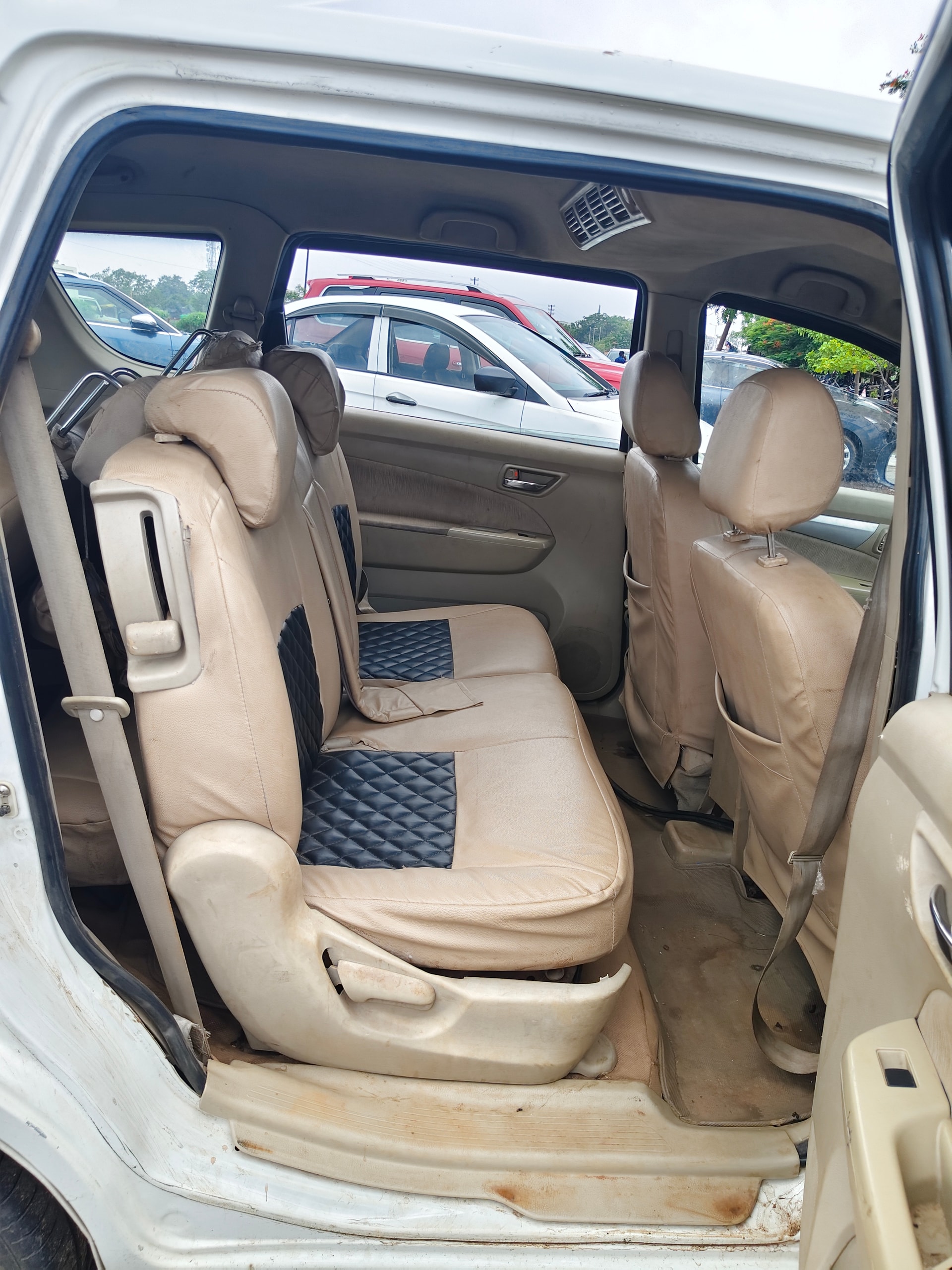 View 2014 Maruti Suzuki Ertiga VDI Image 5 Used 2014 Maruti Suzuki Ertiga VDI Image 5