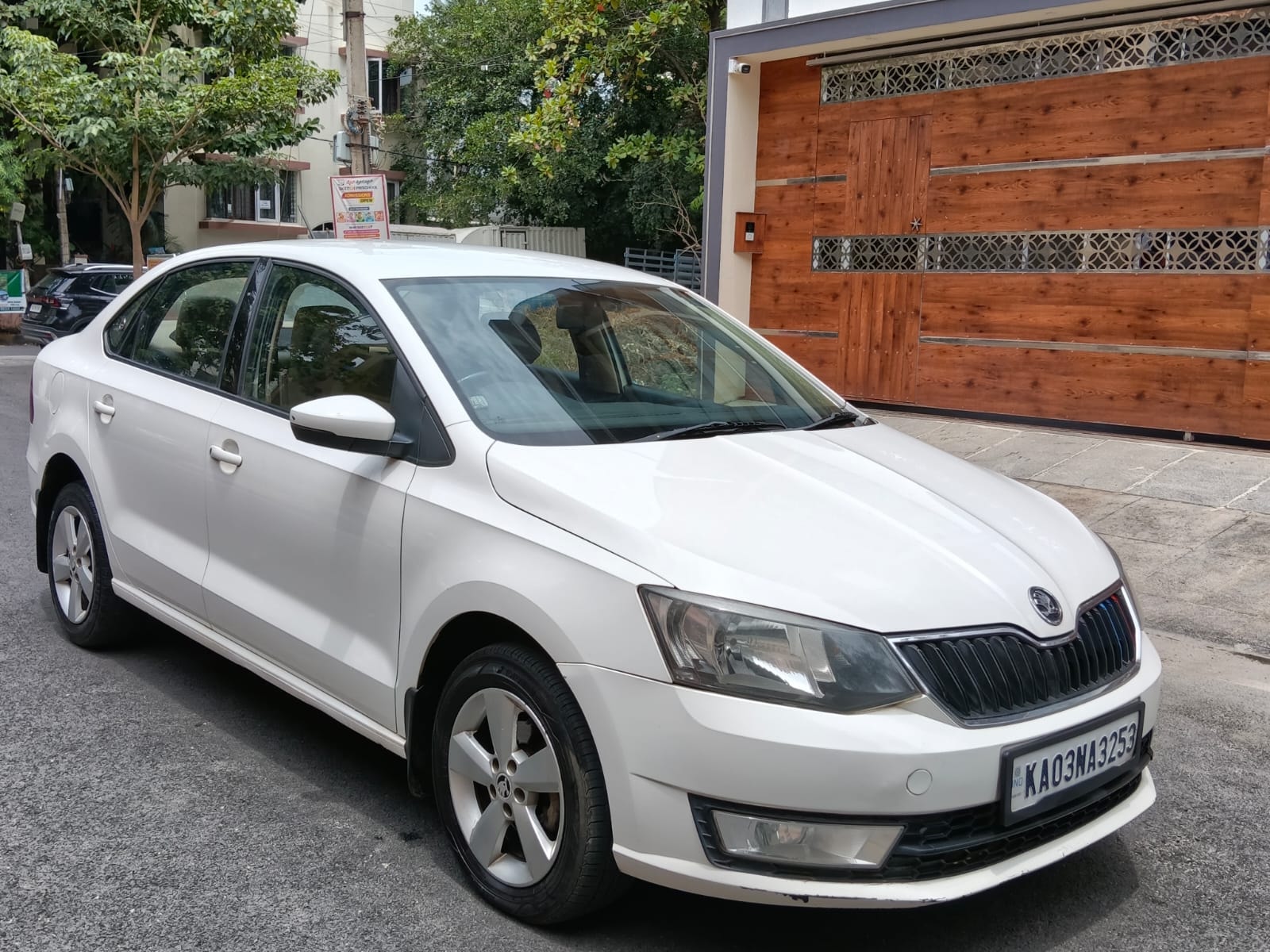 View 2016 Skoda Rapid 1.5 TDI CR Ambition BS IV Image 12 Used 2016 Skoda Rapid 1.5 TDI CR Ambition BS IV Image 12