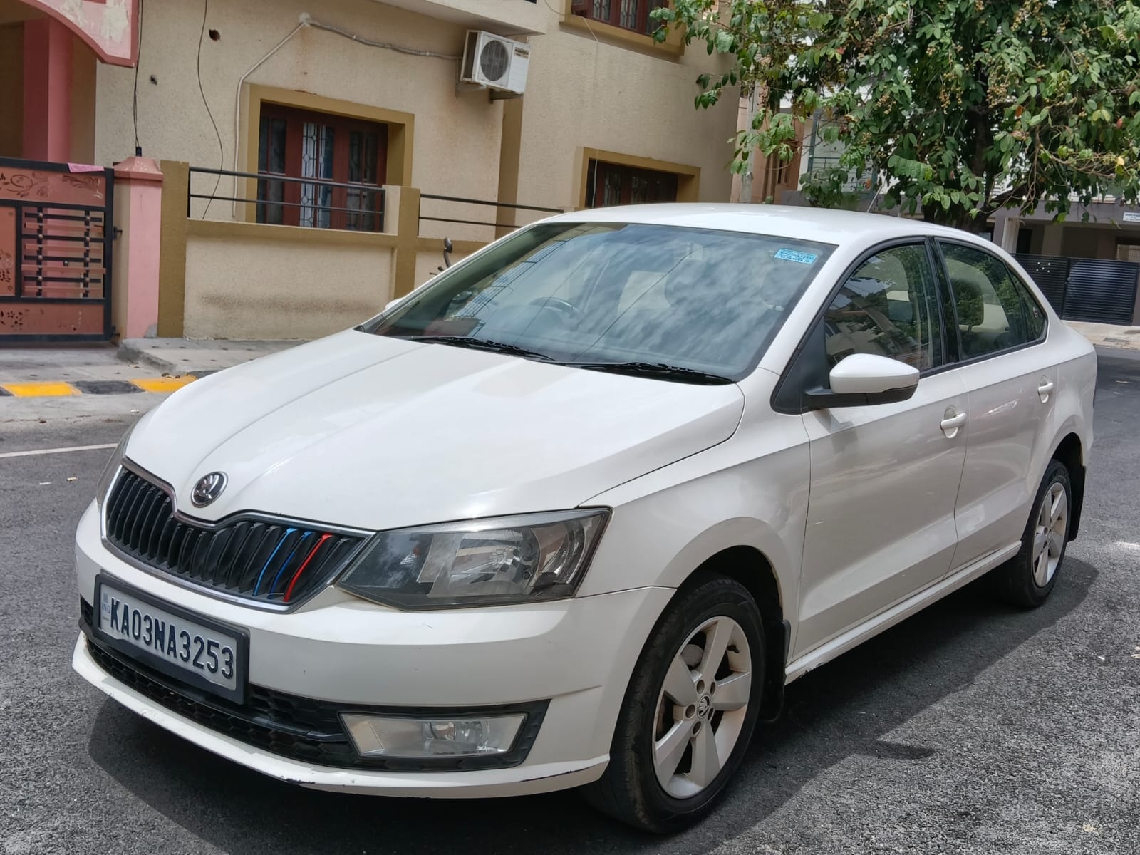 View 2016 Skoda Rapid 1.5 TDI CR Ambition BS IV Image 1 Used 2016 Skoda Rapid 1.5 TDI CR Ambition BS IV Image 1