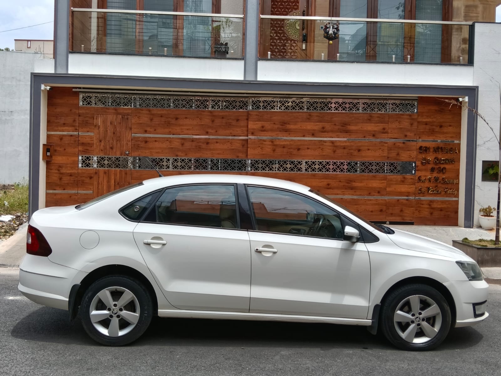 View 2016 Skoda Rapid 1.5 TDI CR Ambition BS IV Image 8 Used 2016 Skoda Rapid 1.5 TDI CR Ambition BS IV Image 8