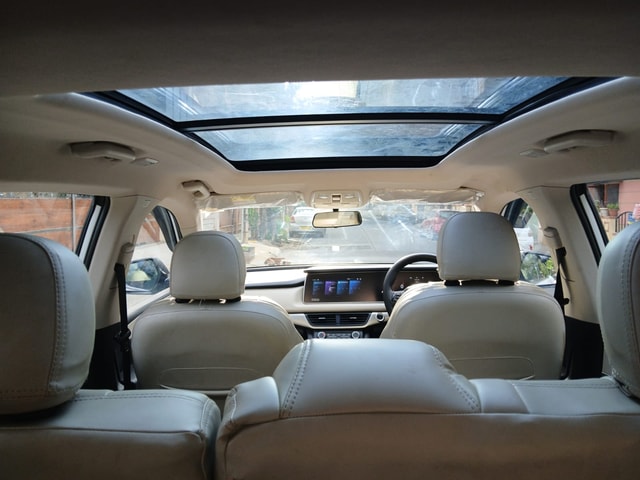 View Mahindra XUV700 Image 12 Used Mahindra XUV700 Image 12
