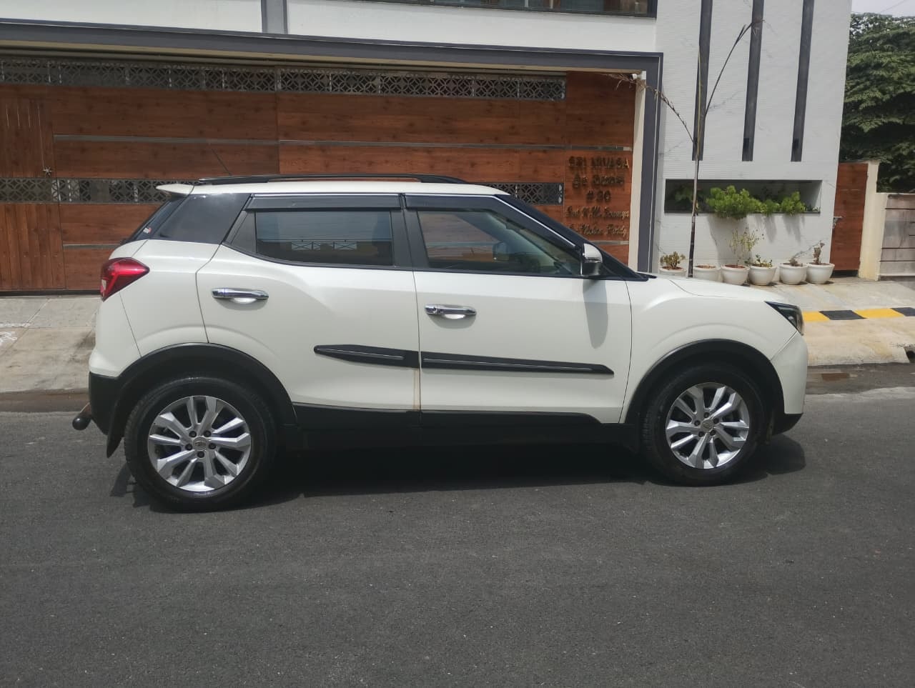 View 2020 Mahindra XUV300 W8 Petrol Image 8 Used 2020 Mahindra XUV300 W8 Petrol Image 8