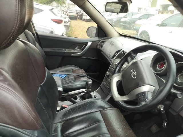 View Mahindra XUV500 Image 11 Used Mahindra XUV500 Image 11