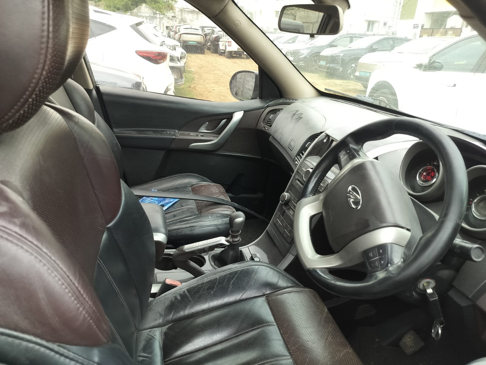 View 2014 Mahindra XUV500 W8 AWD Image 3 Used 2014 Mahindra XUV500 W8 AWD Image 3