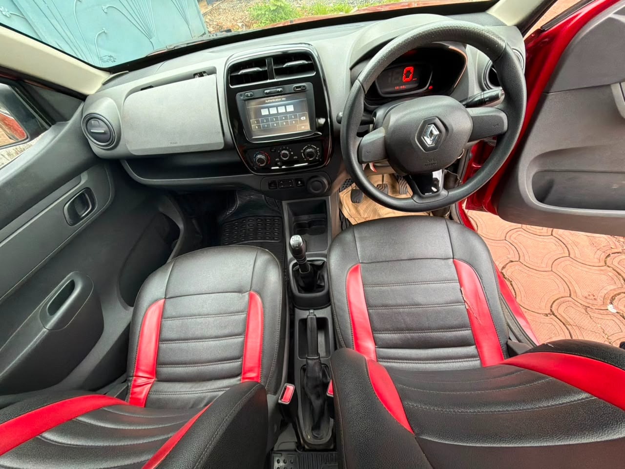 View 2016 Renault Kwid RXT 1.0 (O) BS IV Image 9 Used 2016 Renault Kwid RXT 1.0 (O) BS IV Image 9