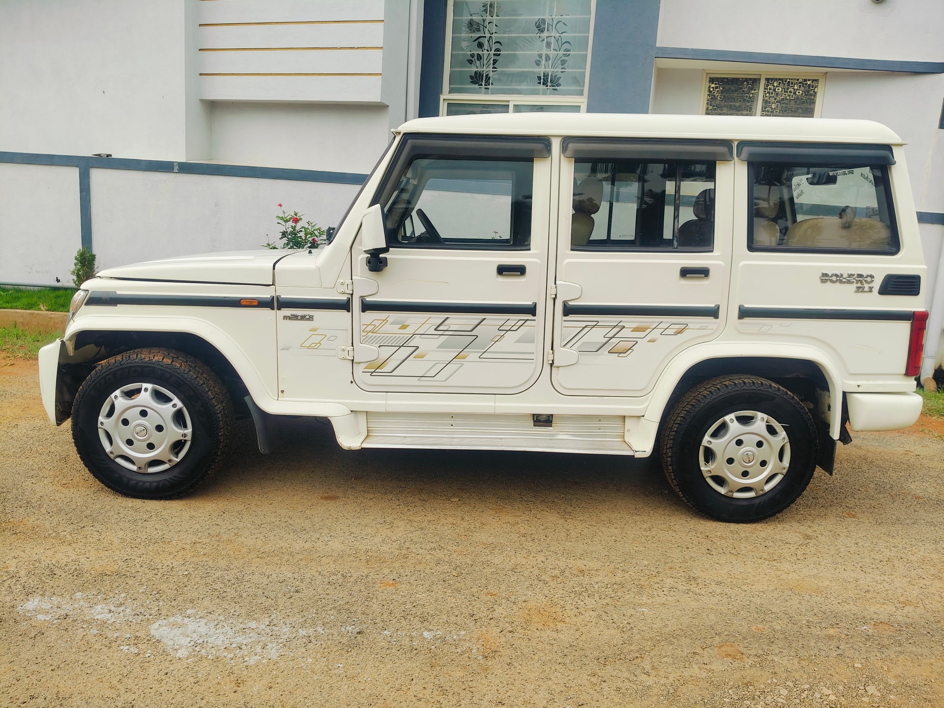 View 2014 Mahindra Bolero ZLX BS3 Image 6 Used 2014 Mahindra Bolero ZLX BS3 Image 6