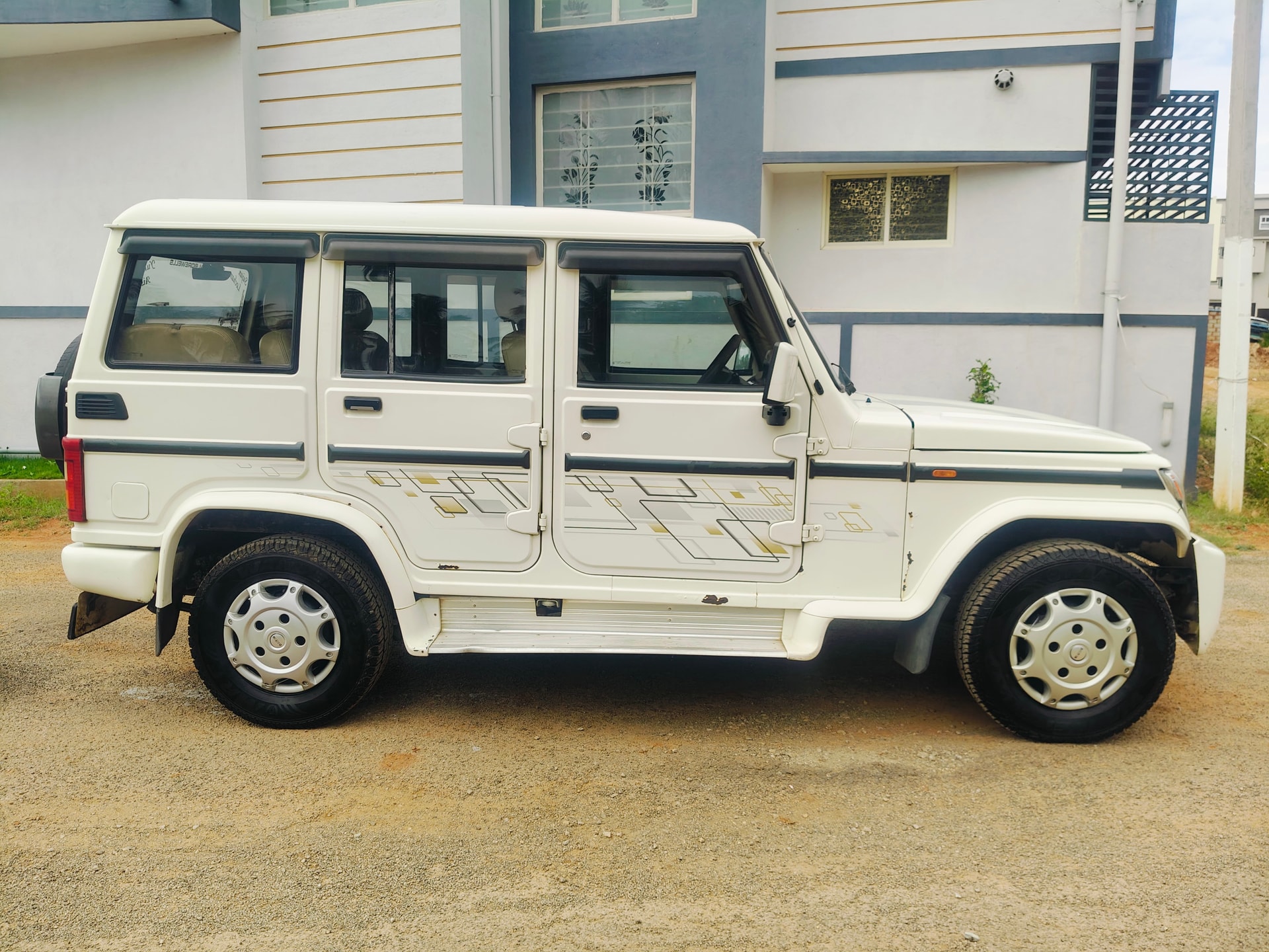 View 2014 Mahindra Bolero ZLX BS3 Image 8 Used 2014 Mahindra Bolero ZLX BS3 Image 8