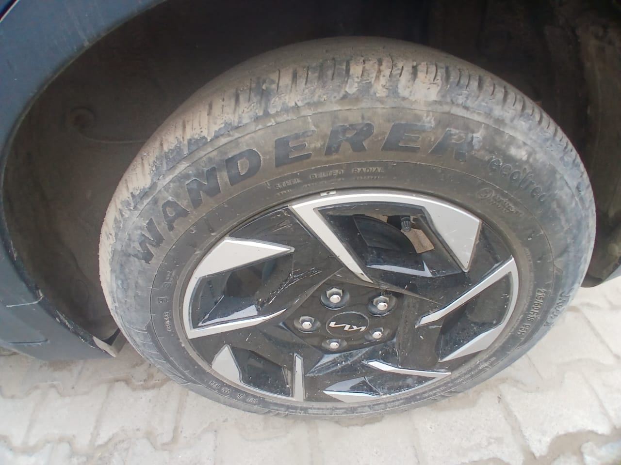 View 2024 Kia Sonet HTE Petrol Image 16 Used 2024 Kia Sonet HTE Petrol Image 16