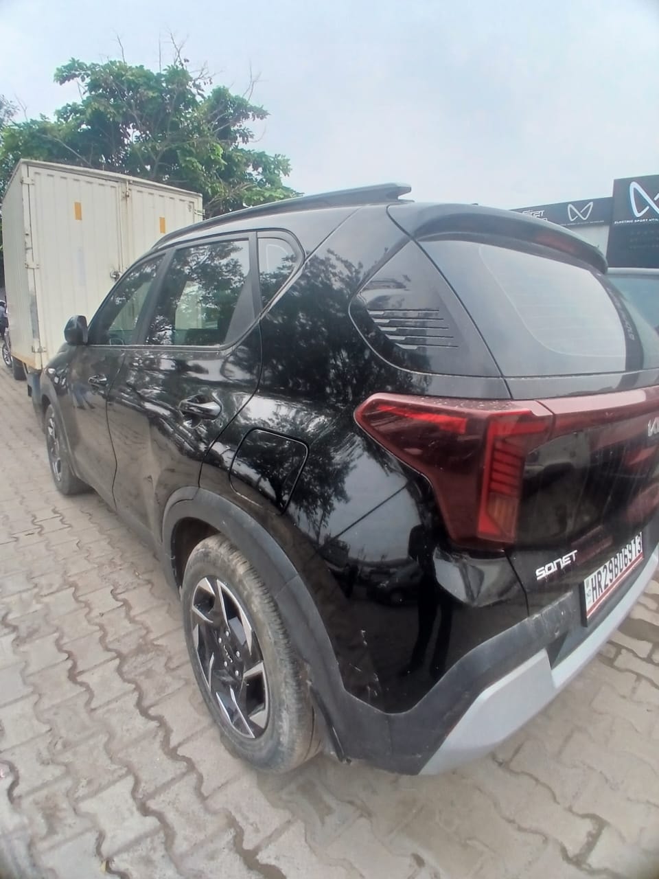 View 2024 Kia Sonet HTE Petrol Image 10 Used 2024 Kia Sonet HTE Petrol Image 10