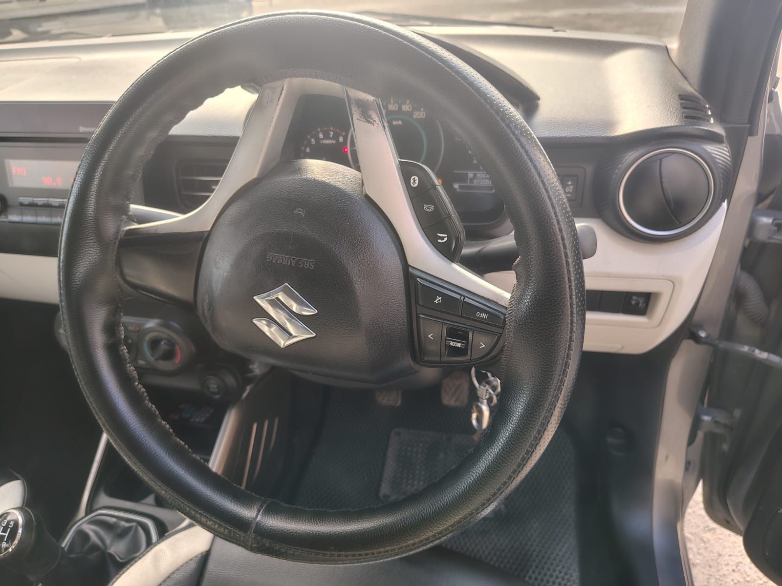 View 2018 Maruti Suzuki Ignis Delta Petrol BS IV Image 11 Used 2018 Maruti Suzuki Ignis Delta Petrol BS IV Image 11