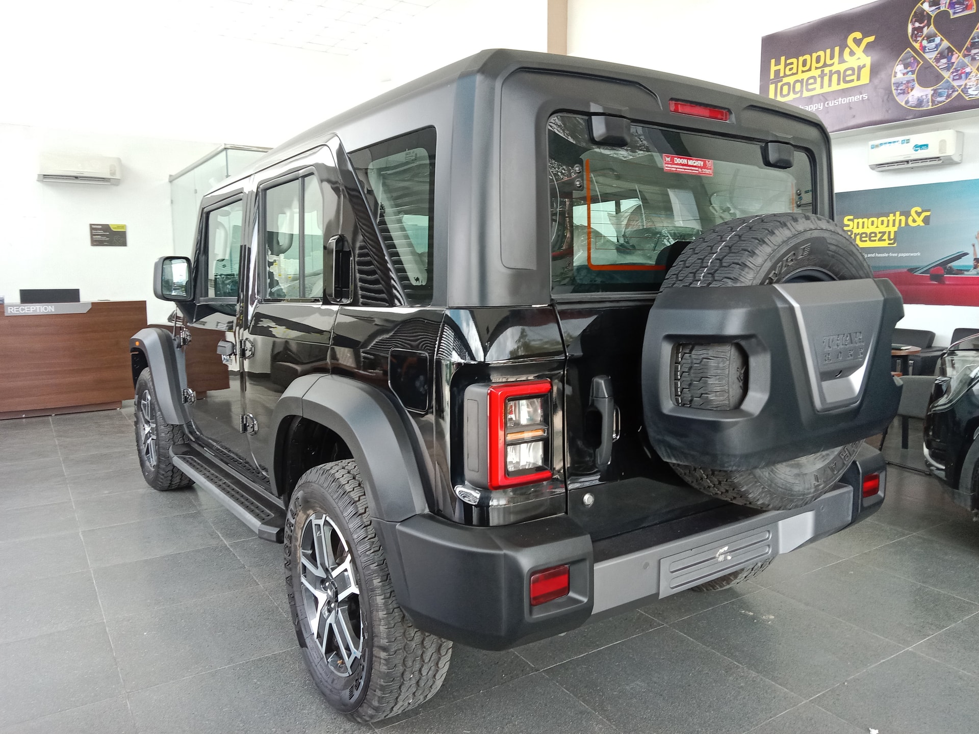 View 2025 Mahindra Thar Roxx AX7L Diesel 4WD AT Image 10 Used 2025 Mahindra Thar Roxx AX7L Diesel 4WD AT Image 10