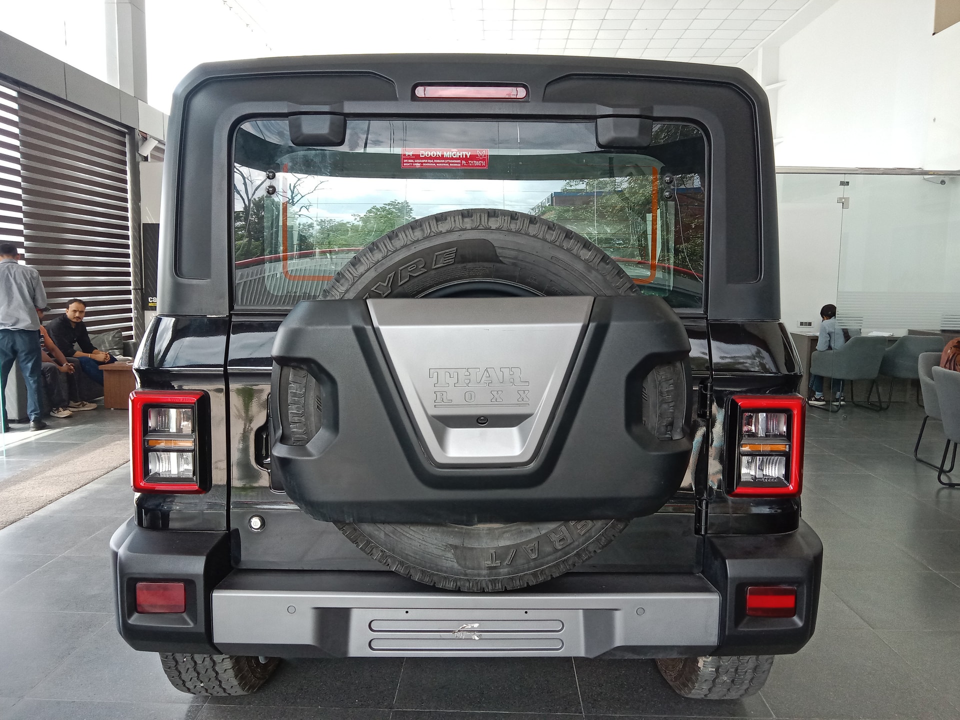 View 2025 Mahindra Thar Roxx AX7L Diesel 4WD AT Image 4 Used 2025 Mahindra Thar Roxx AX7L Diesel 4WD AT Image 4