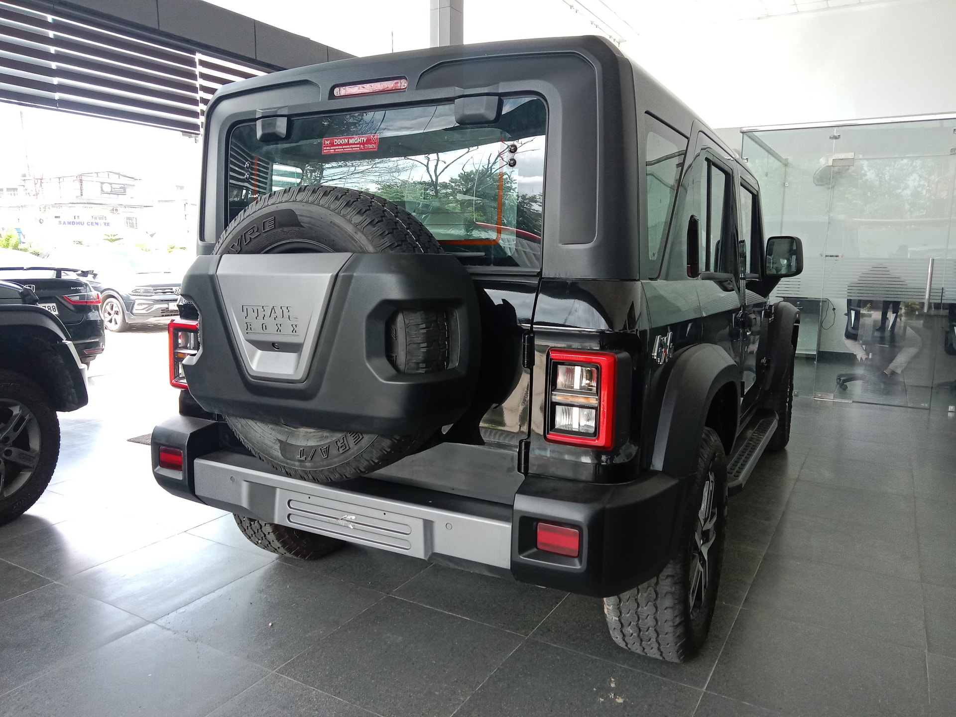 View 2025 Mahindra Thar Roxx AX7L Diesel 4WD AT Image 14 Used 2025 Mahindra Thar Roxx AX7L Diesel 4WD AT Image 14