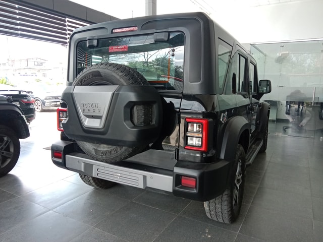 View Mahindra Thar Roxx Image 14 Used Mahindra Thar Roxx Image 14