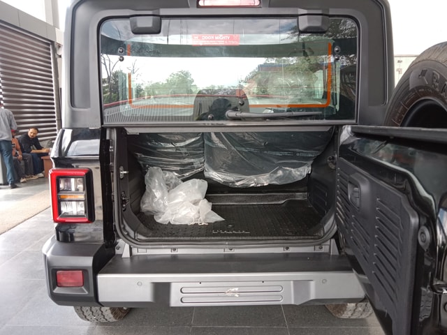 View Mahindra Thar Roxx Image 17 Used Mahindra Thar Roxx Image 17