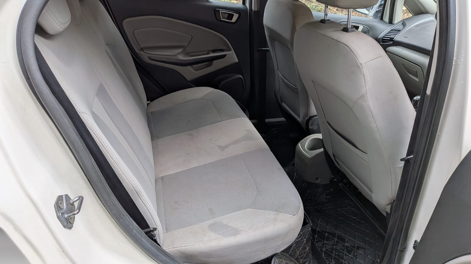 View 2017 Ford EcoSport 1.5 TDCi Diesel Trend BS IV Image 5 Used 2017 Ford EcoSport 1.5 TDCi Diesel Trend BS IV Image 5
