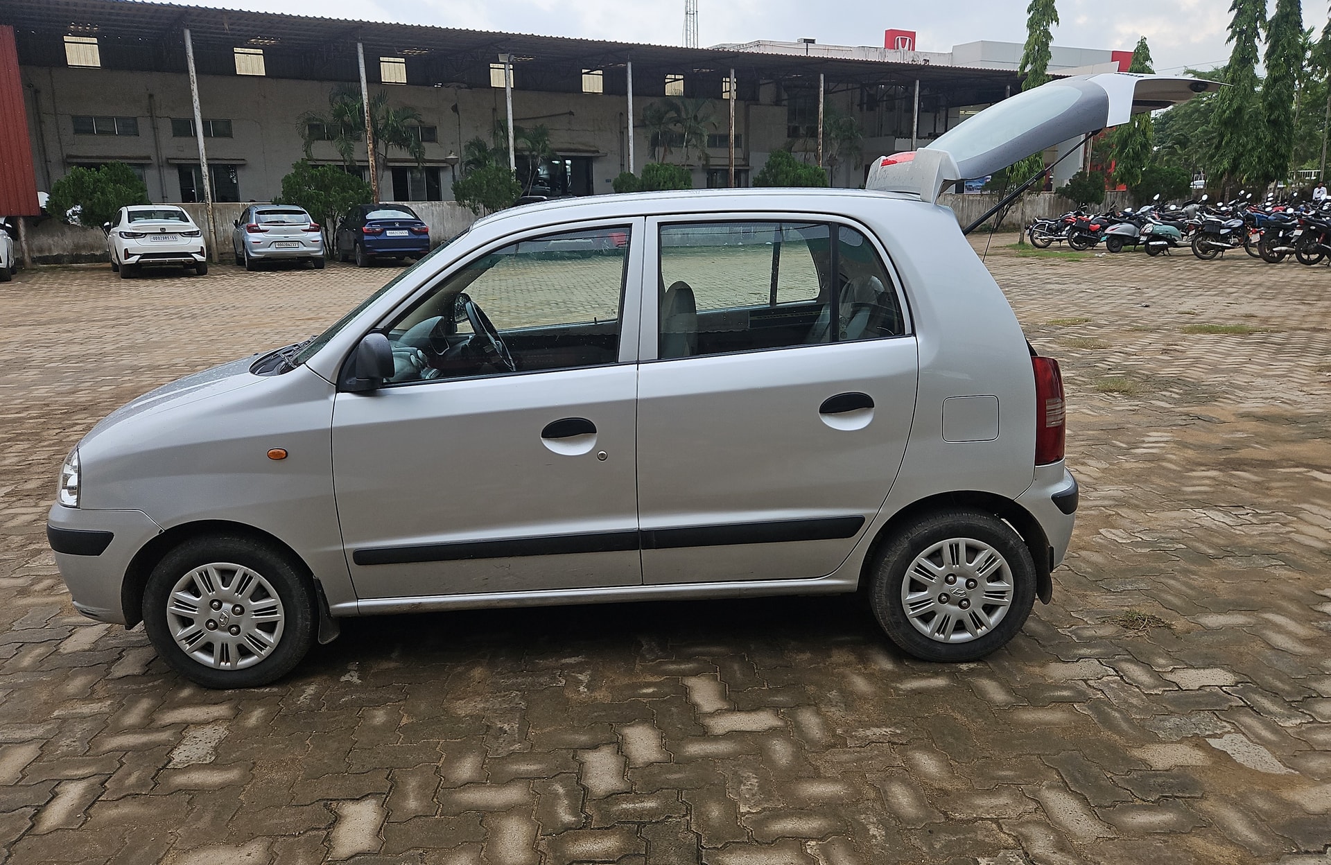 View 2009 Hyundai Santro Xing GLS Image 17 Used 2009 Hyundai Santro Xing GLS Image 17