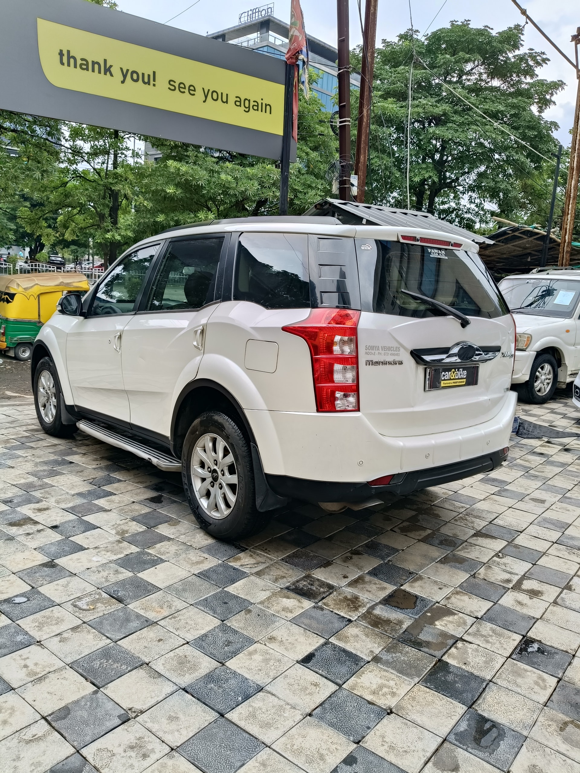 View 2015 Mahindra XUV500 W8 FWD Image 10 Used 2015 Mahindra XUV500 W8 FWD Image 10