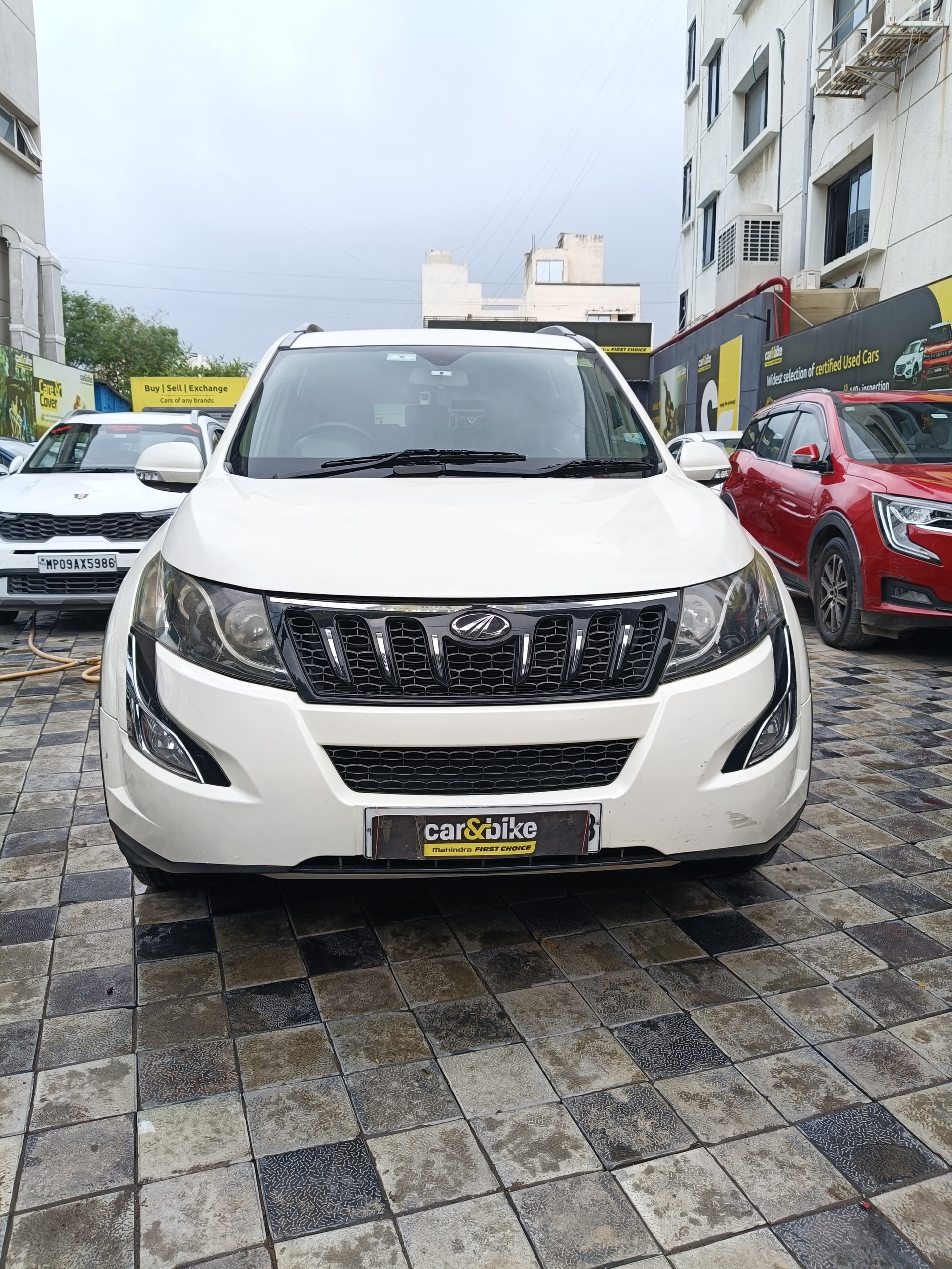 View 2015 Mahindra XUV500 W8 FWD Image 2 Used 2015 Mahindra XUV500 W8 FWD Image 2
