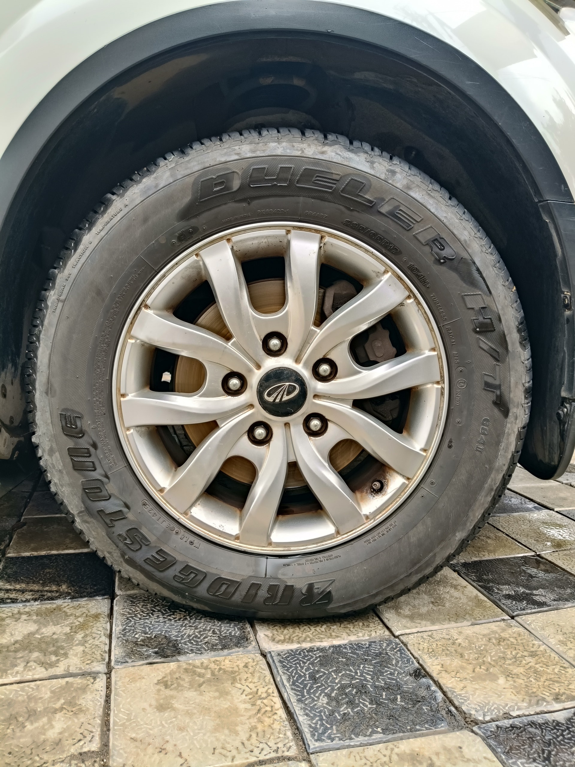 View 2015 Mahindra XUV500 W8 FWD Image 13 Used 2015 Mahindra XUV500 W8 FWD Image 13