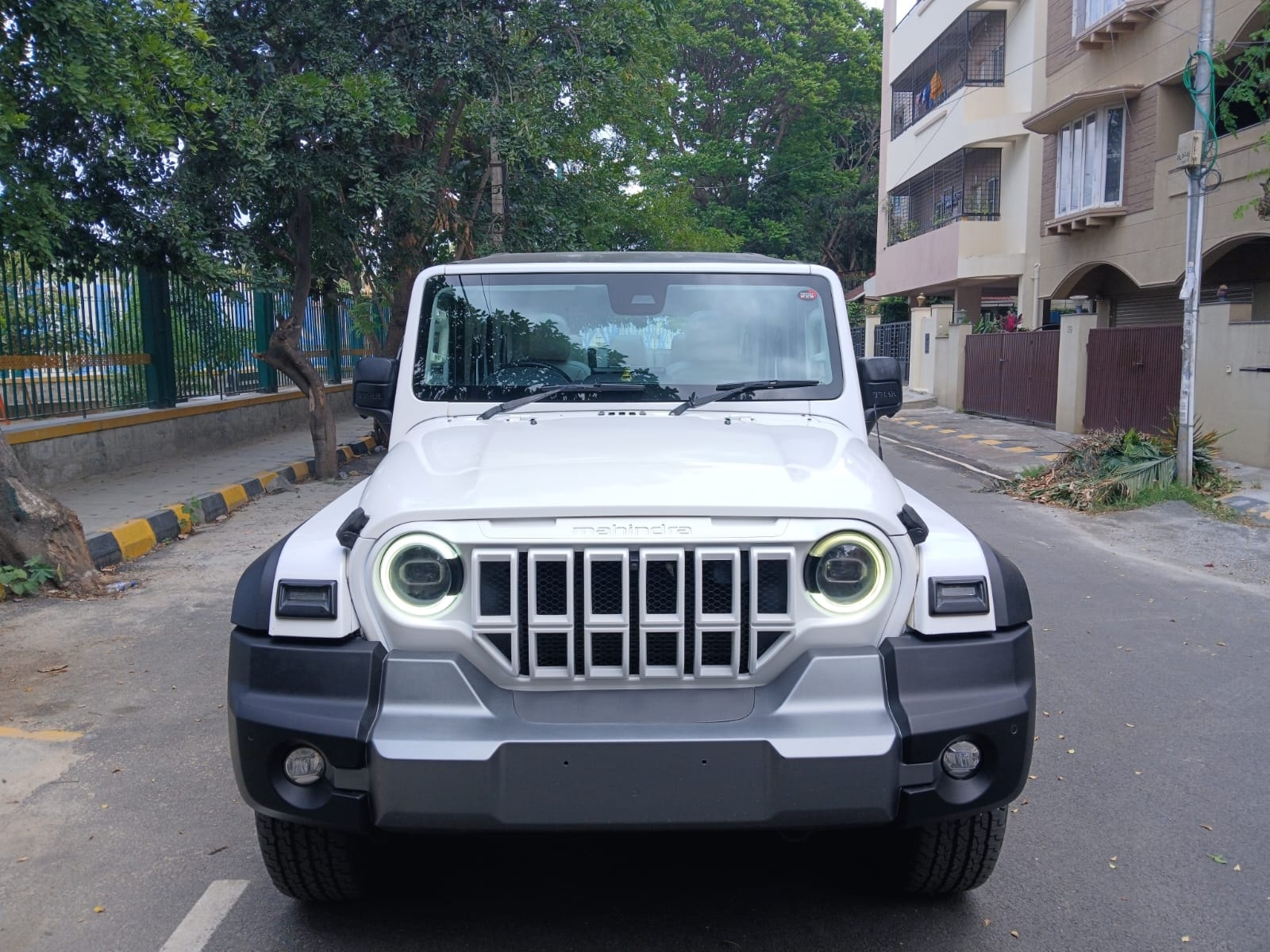 View 2024 Mahindra Thar Roxx AX7L Diesel 2WD AT Image 2 Used 2024 Mahindra Thar Roxx AX7L Diesel 2WD AT Image 2