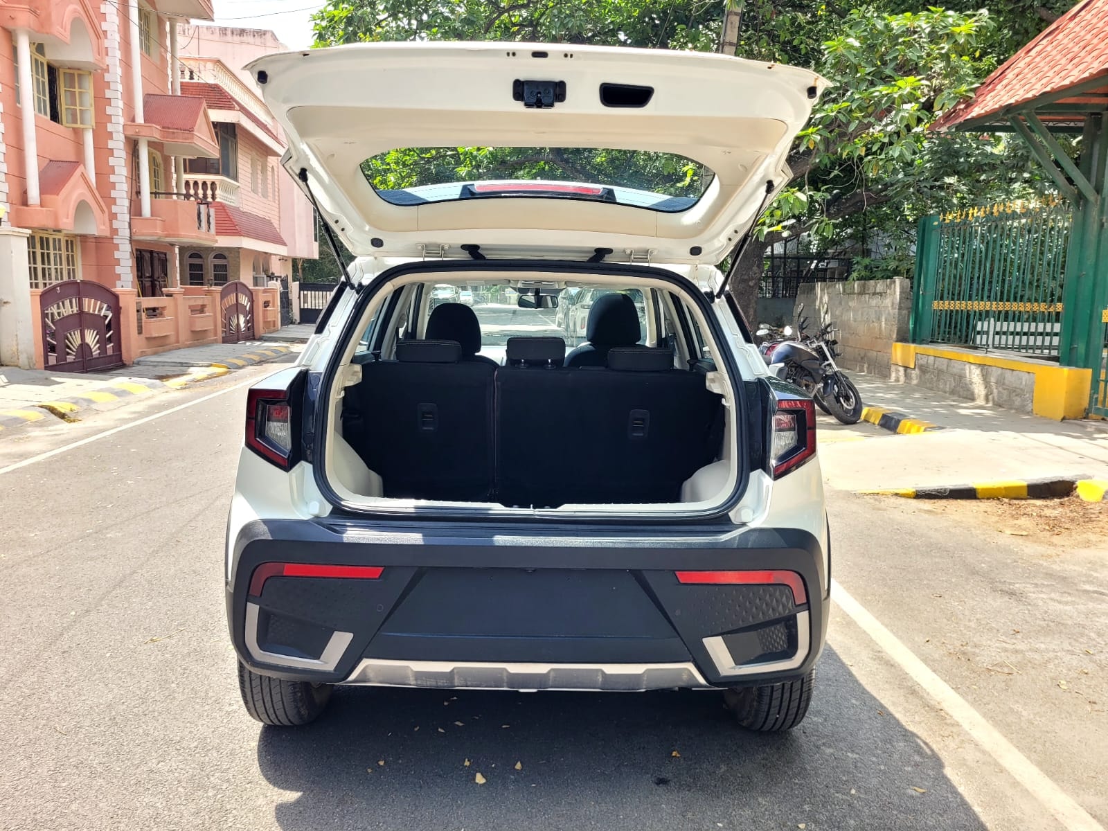 View 2024 Mahindra XUV 3XO AX5 1.2 L TCMPFi Image 17 Used 2024 Mahindra XUV 3XO AX5 1.2 L TCMPFi Image 17