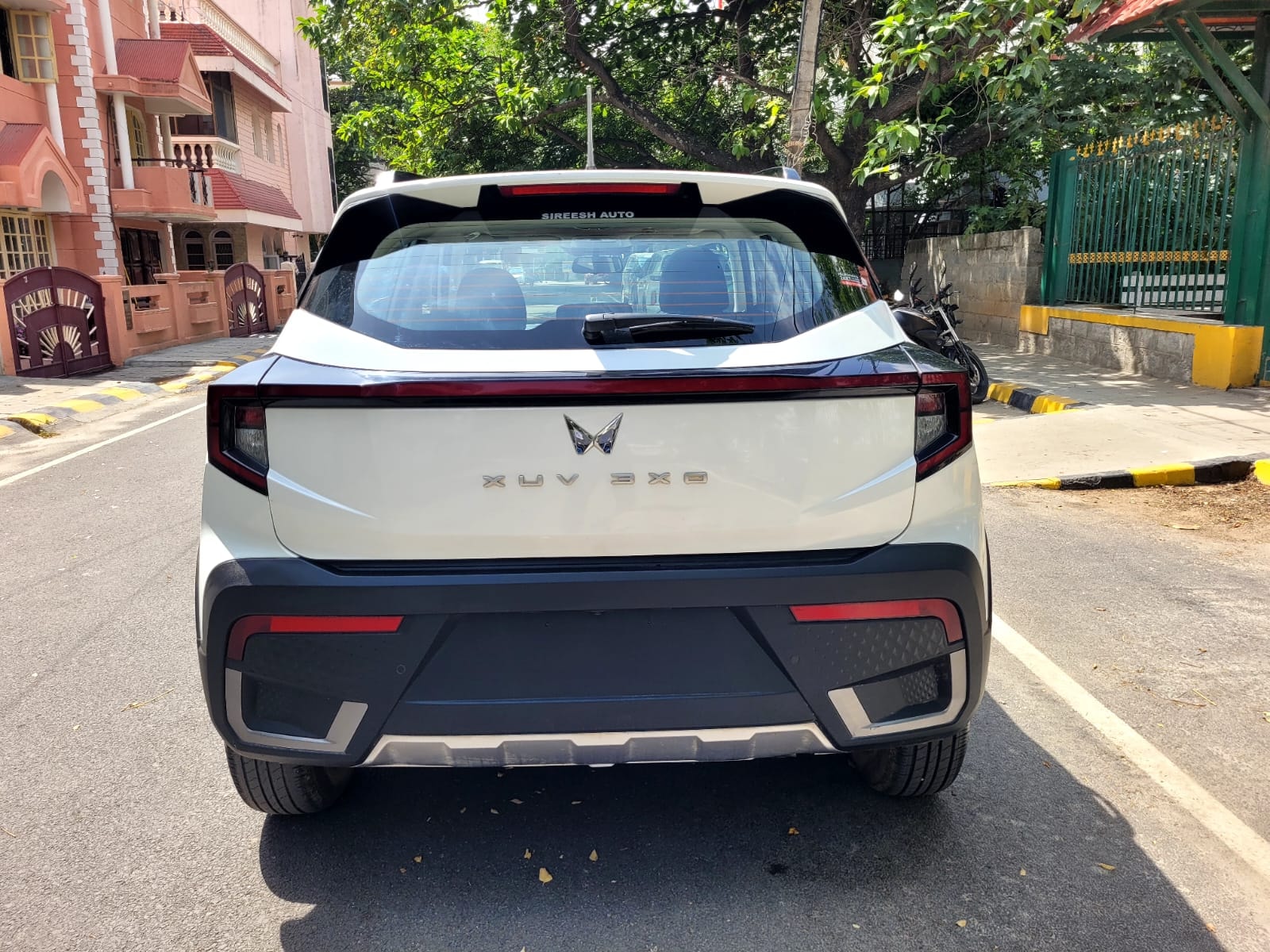 View 2024 Mahindra XUV 3XO AX5 1.2 L TCMPFi Image 3 Used 2024 Mahindra XUV 3XO AX5 1.2 L TCMPFi Image 3