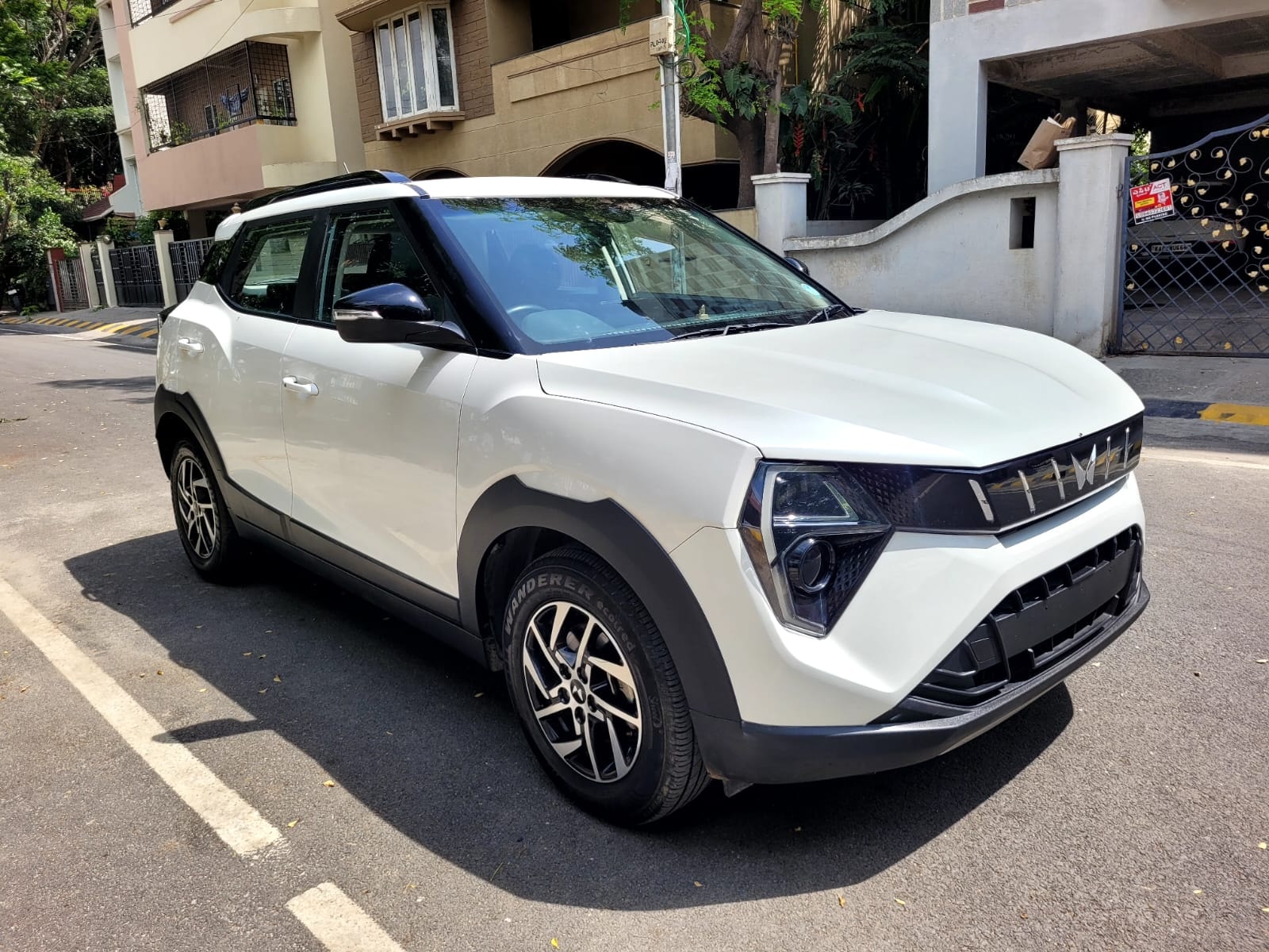 View 2024 Mahindra XUV 3XO AX5 1.2 L TCMPFi Image 12 Used 2024 Mahindra XUV 3XO AX5 1.2 L TCMPFi Image 12