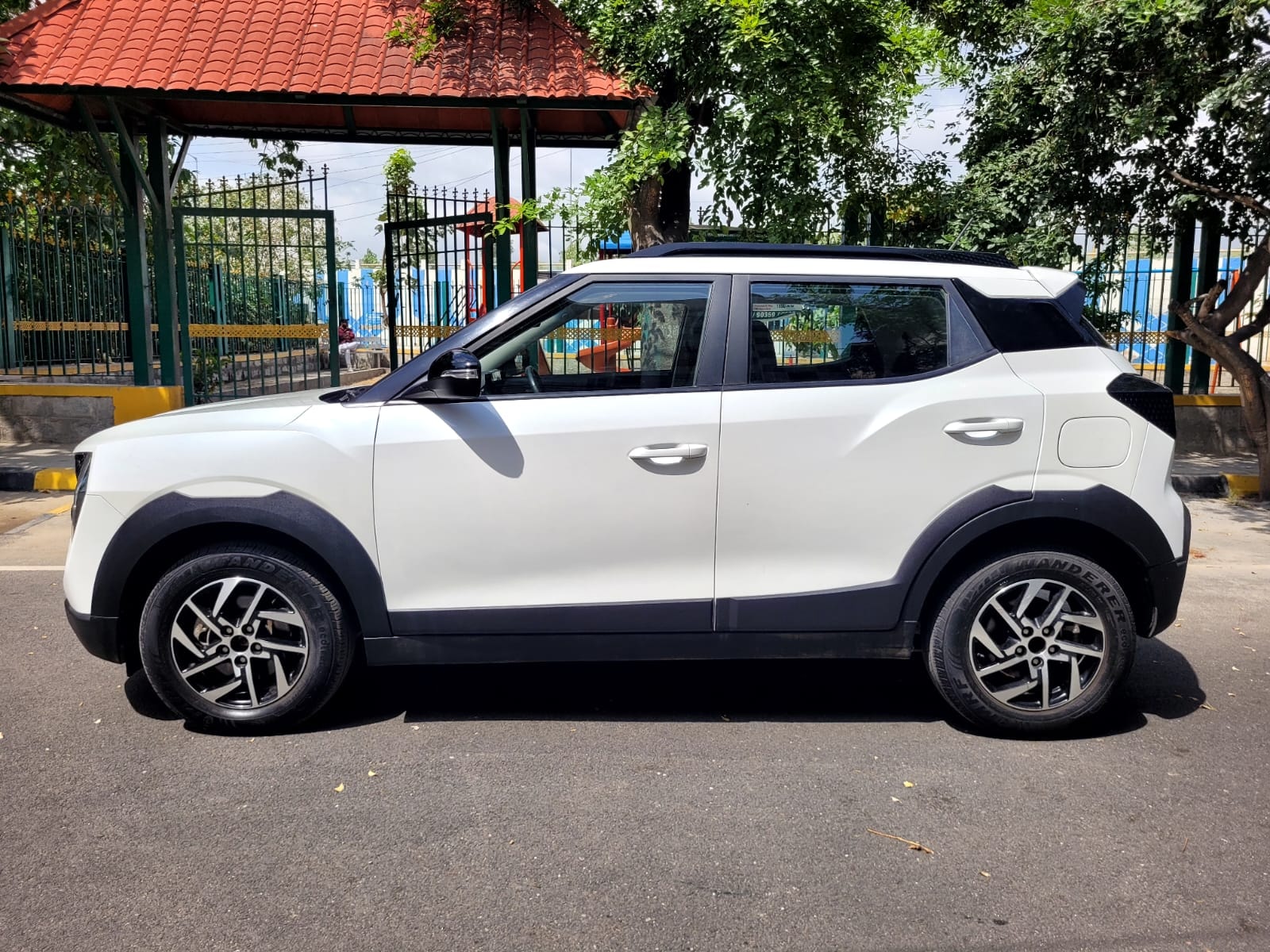 View 2024 Mahindra XUV 3XO AX5 1.2 L TCMPFi Image 6 Used 2024 Mahindra XUV 3XO AX5 1.2 L TCMPFi Image 6