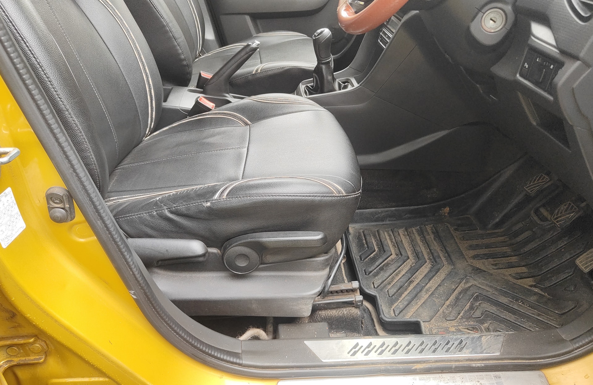 View 2017 Maruti Suzuki Vitara Brezza ZDi Image 13 Used 2017 Maruti Suzuki Vitara Brezza ZDi Image 13