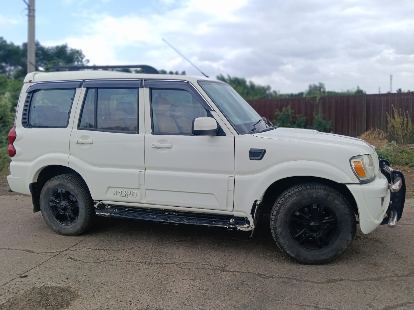 View 2012 Mahindra Scorpio VLX 2WD BS4 Image 7 Used 2012 Mahindra Scorpio VLX 2WD BS4 Image 7
