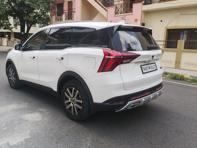 View Mahindra XUV700 Image 10 Used Mahindra XUV700 Image 10