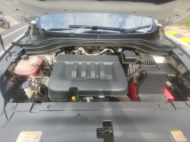 View Mahindra XUV700 Image 15 Used Mahindra XUV700 Image 15