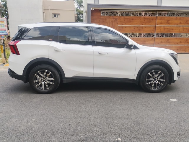 View Mahindra XUV700 Image 8 Used Mahindra XUV700 Image 8