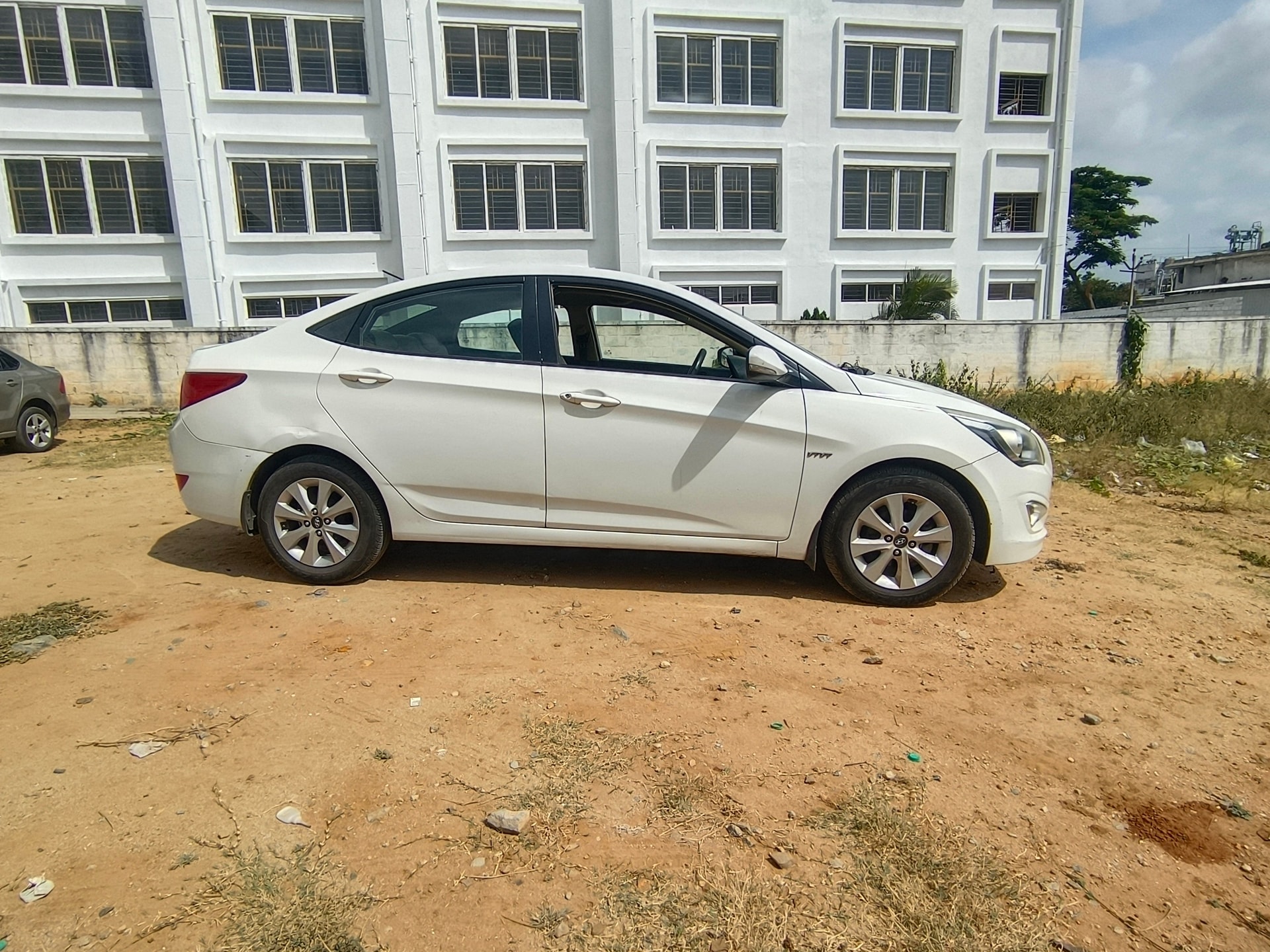 View 2015 Hyundai Fluidic Verna 1.6 VTVT Image 8 Used 2015 Hyundai Fluidic Verna 1.6 VTVT Image 8