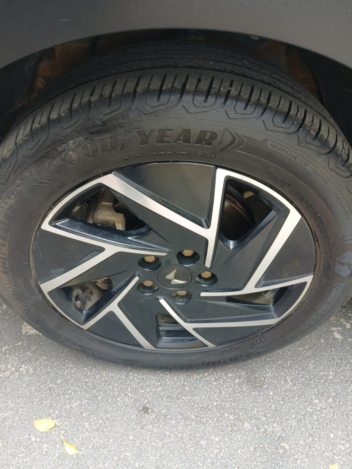 View 2024 Mahindra XUV 3XO AX7 1.2 TGDi AT Image 15 Used 2024 Mahindra XUV 3XO AX7 1.2 TGDi AT Image 15