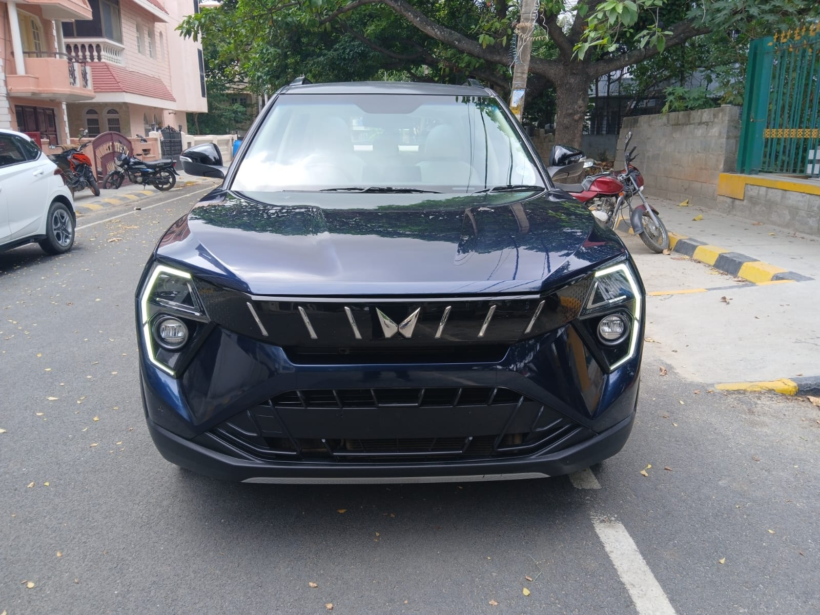 View 2024 Mahindra XUV 3XO AX7 1.2 TGDi AT Image 2 Used 2024 Mahindra XUV 3XO AX7 1.2 TGDi AT Image 2