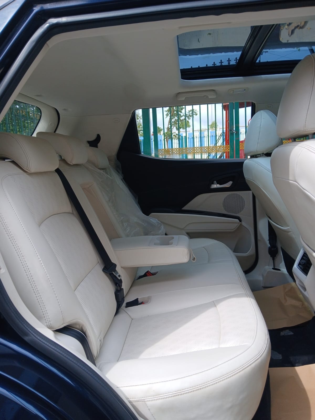 View 2024 Mahindra XUV 3XO AX7 1.2 TGDi AT Image 5 Used 2024 Mahindra XUV 3XO AX7 1.2 TGDi AT Image 5
