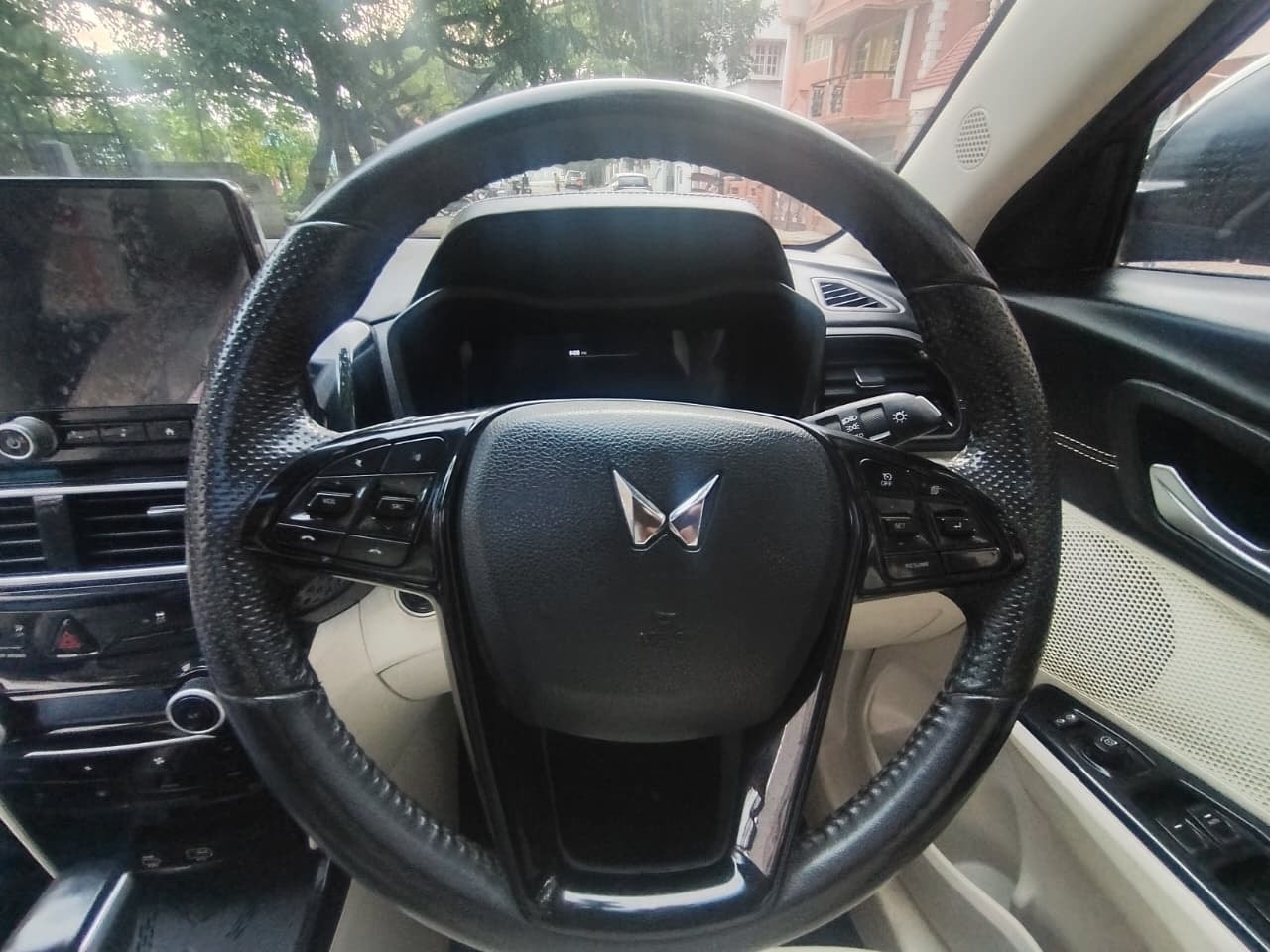 View 2024 Mahindra XUV 3XO AX7 1.2 TGDi AT Image 11 Used 2024 Mahindra XUV 3XO AX7 1.2 TGDi AT Image 11