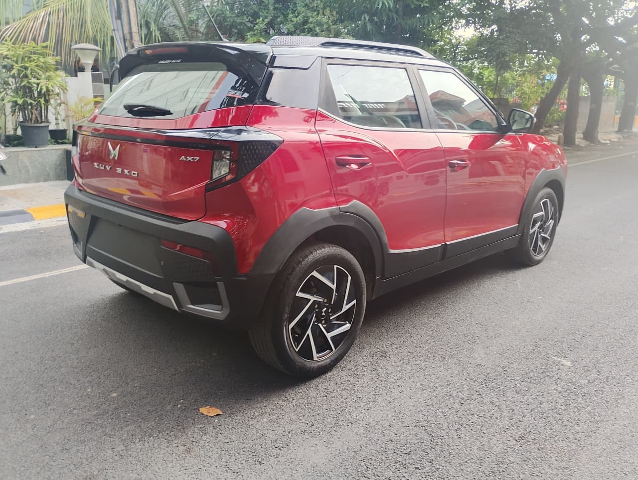 View 2024 Mahindra XUV 3XO AX7 1.2 TGDi AT Image 3 Used 2024 Mahindra XUV 3XO AX7 1.2 TGDi AT Image 3