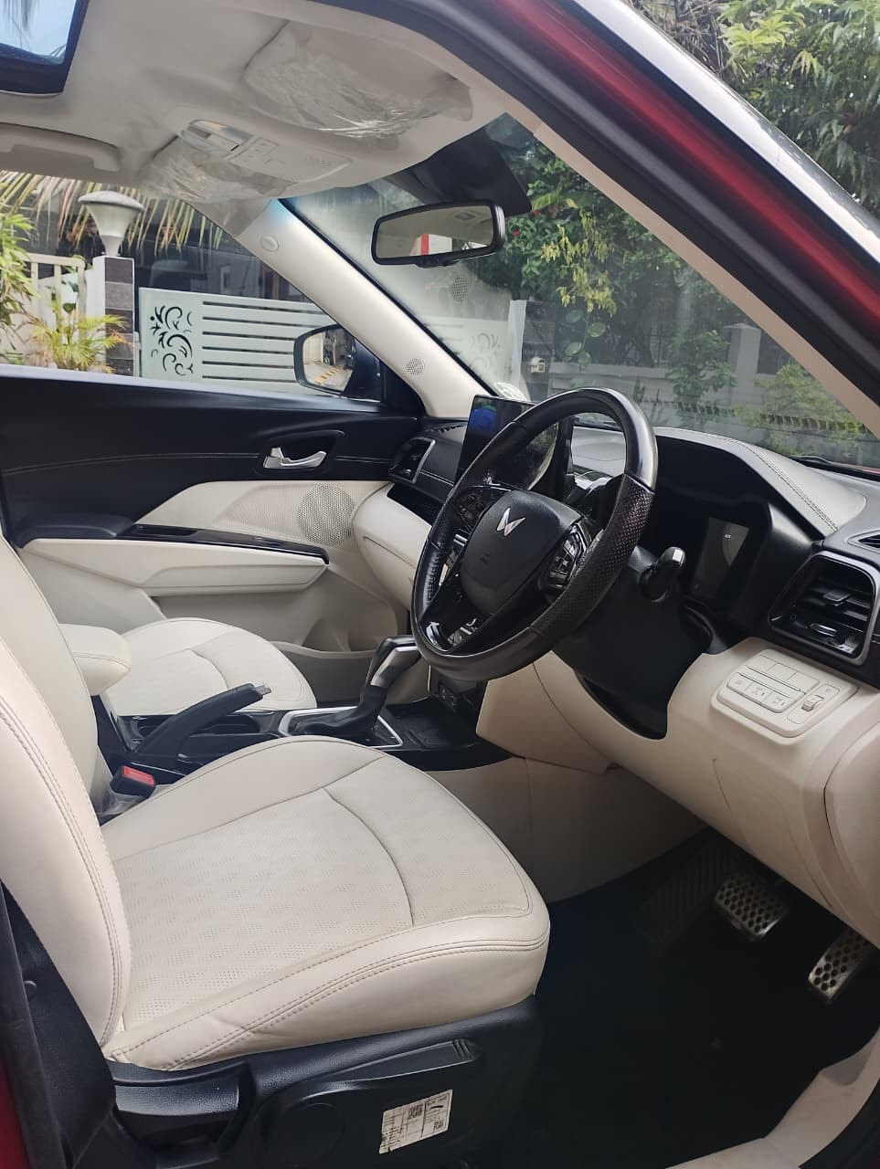 View 2024 Mahindra XUV 3XO AX7 1.2 TGDi AT Image 13 Used 2024 Mahindra XUV 3XO AX7 1.2 TGDi AT Image 13