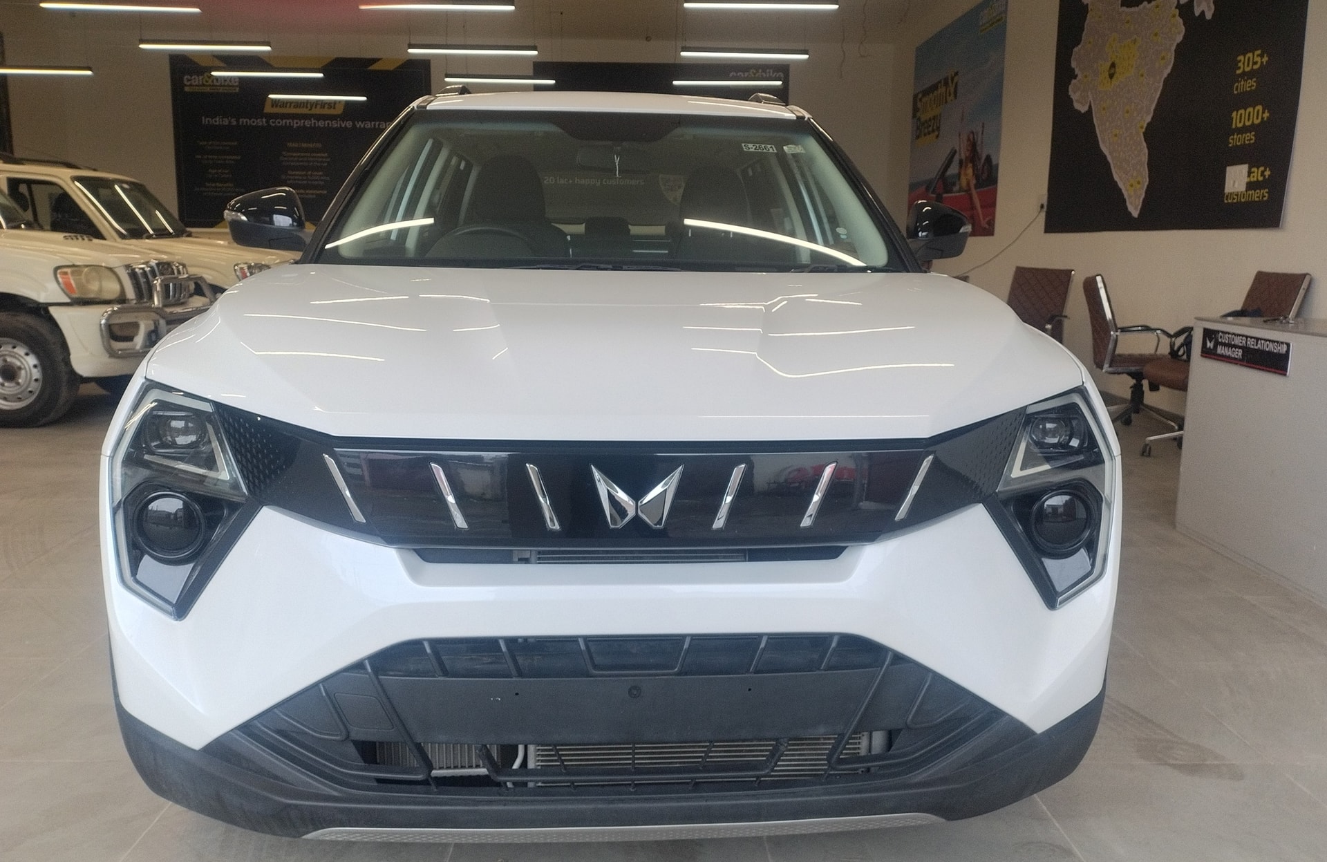 View 2024 Mahindra XUV 3XO AX5 1.2 L TCMPFi AT Image 2 Used 2024 Mahindra XUV 3XO AX5 1.2 L TCMPFi AT Image 2