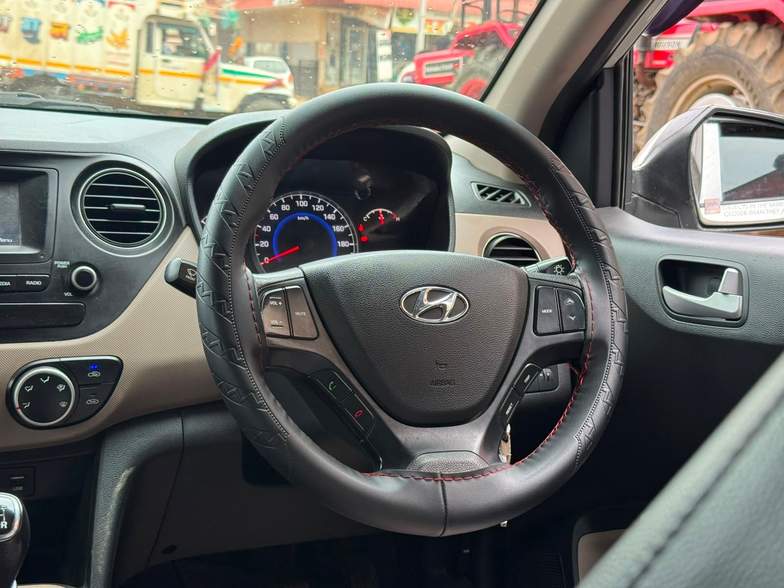 View 2017 Hyundai Grand i10 1.2 Sportz Petrol BS IV Image 11 Used 2017 Hyundai Grand i10 1.2 Sportz Petrol BS IV Image 11