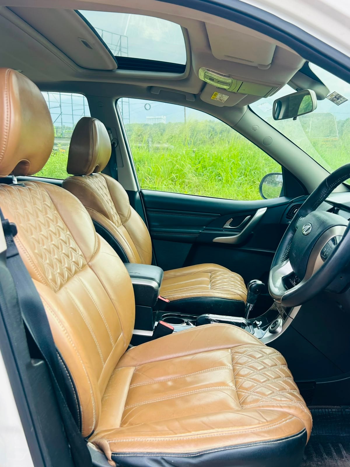 View 2018 Mahindra XUV500 W11(O) AT BS IV Image 3 Used 2018 Mahindra XUV500 W11(O) AT BS IV Image 3