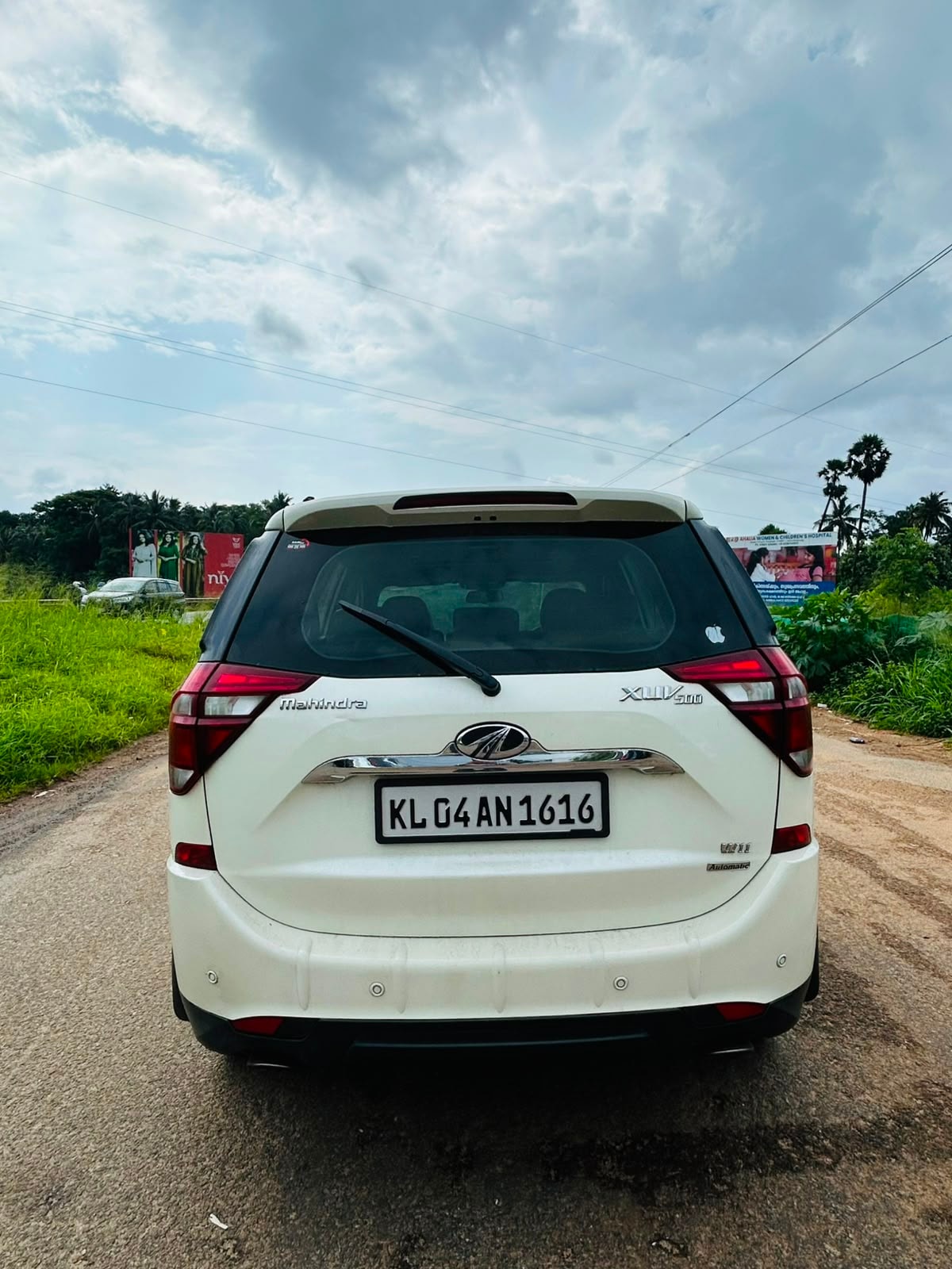 View 2018 Mahindra XUV500 W11(O) AT BS IV Image 4 Used 2018 Mahindra XUV500 W11(O) AT BS IV Image 4